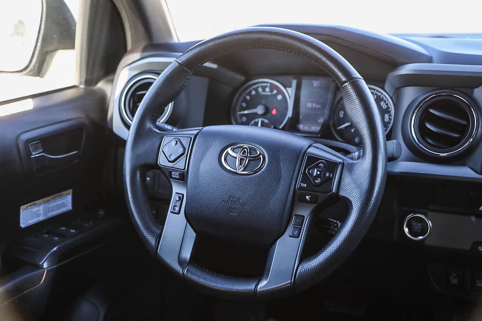 Thumbnail: 2020 Toyota Tacoma - 16