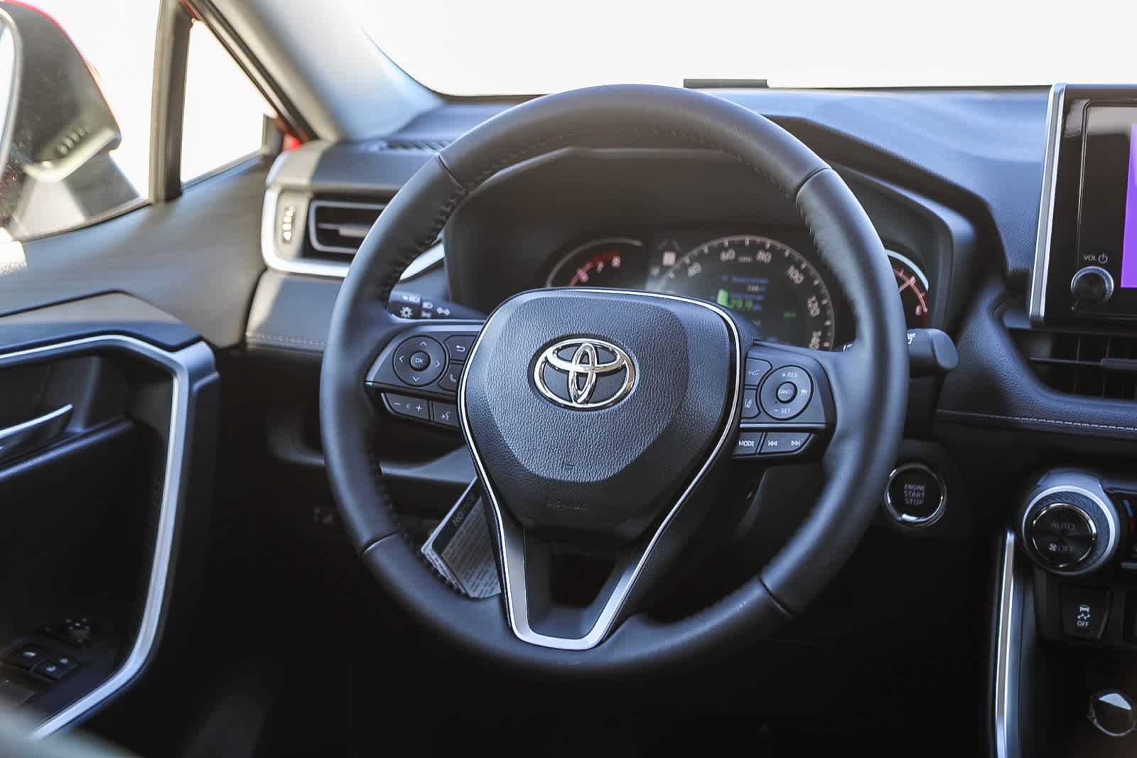 Thumbnail: 2025 Toyota RAV4 - 15