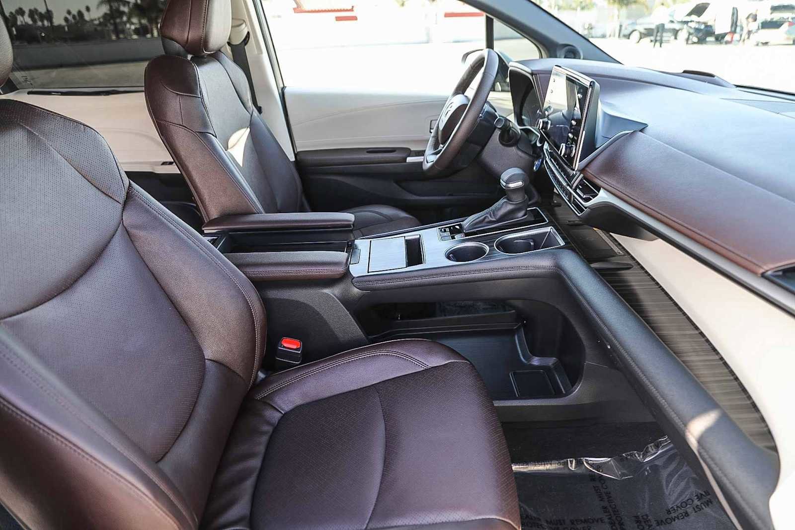 Thumbnail: 2024 Toyota Sienna - 16