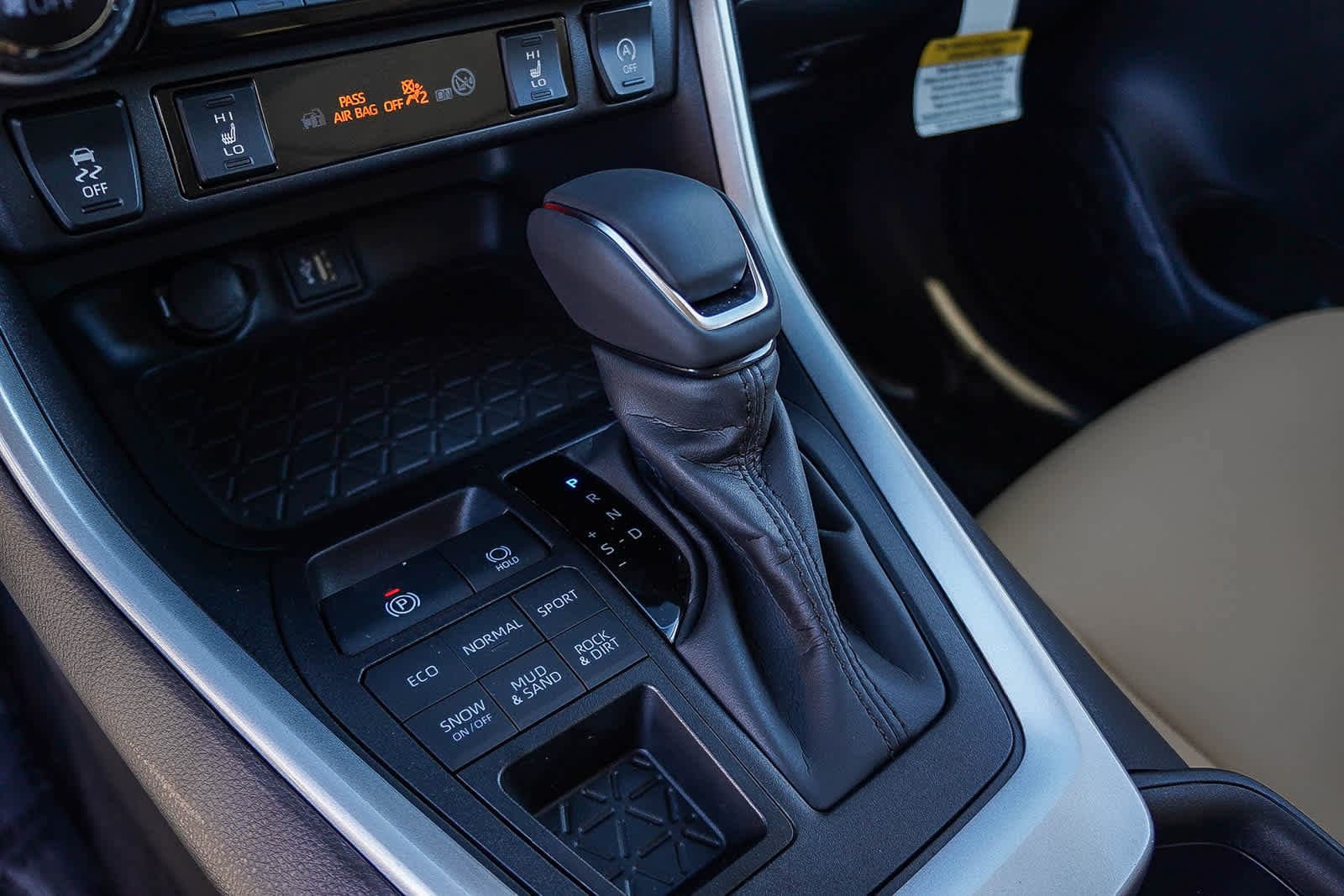 Thumbnail: 2025 Toyota RAV4 - 24