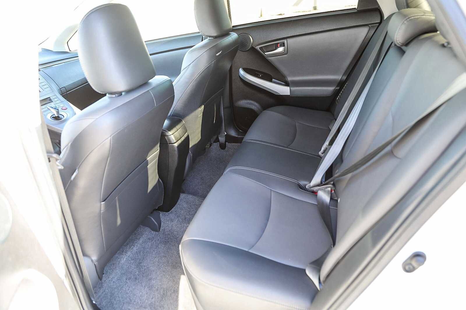 Thumbnail: 2015 Toyota Prius - 18