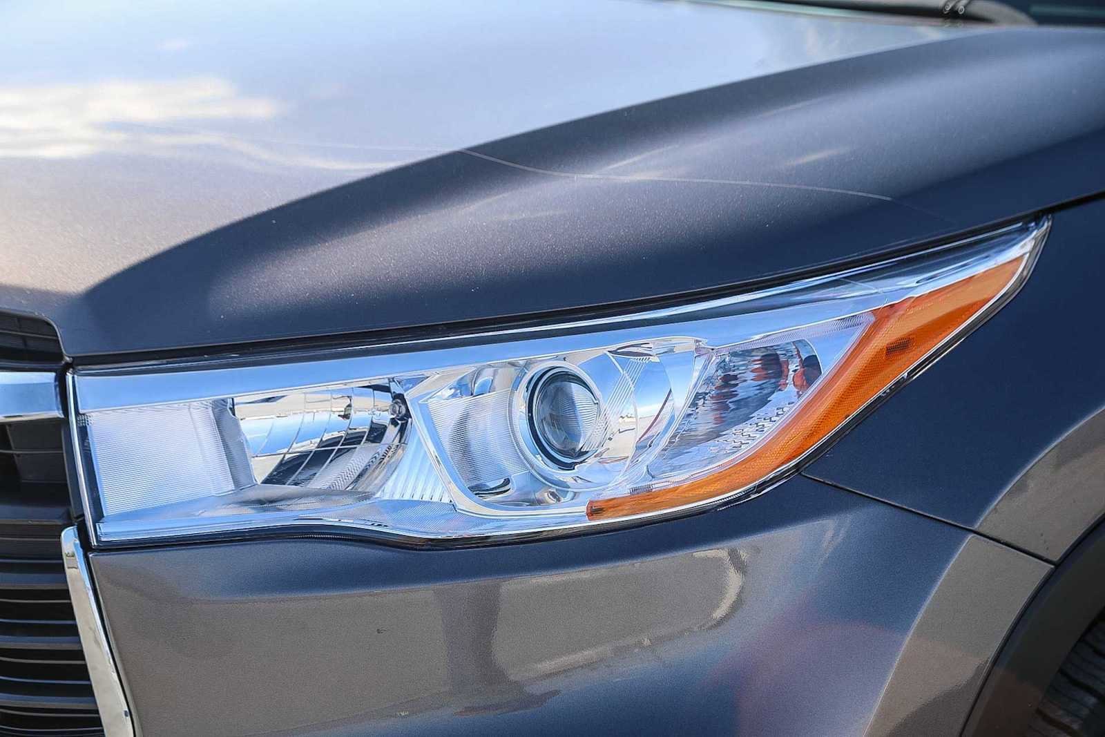 Thumbnail: 2016 Toyota Highlander - 8