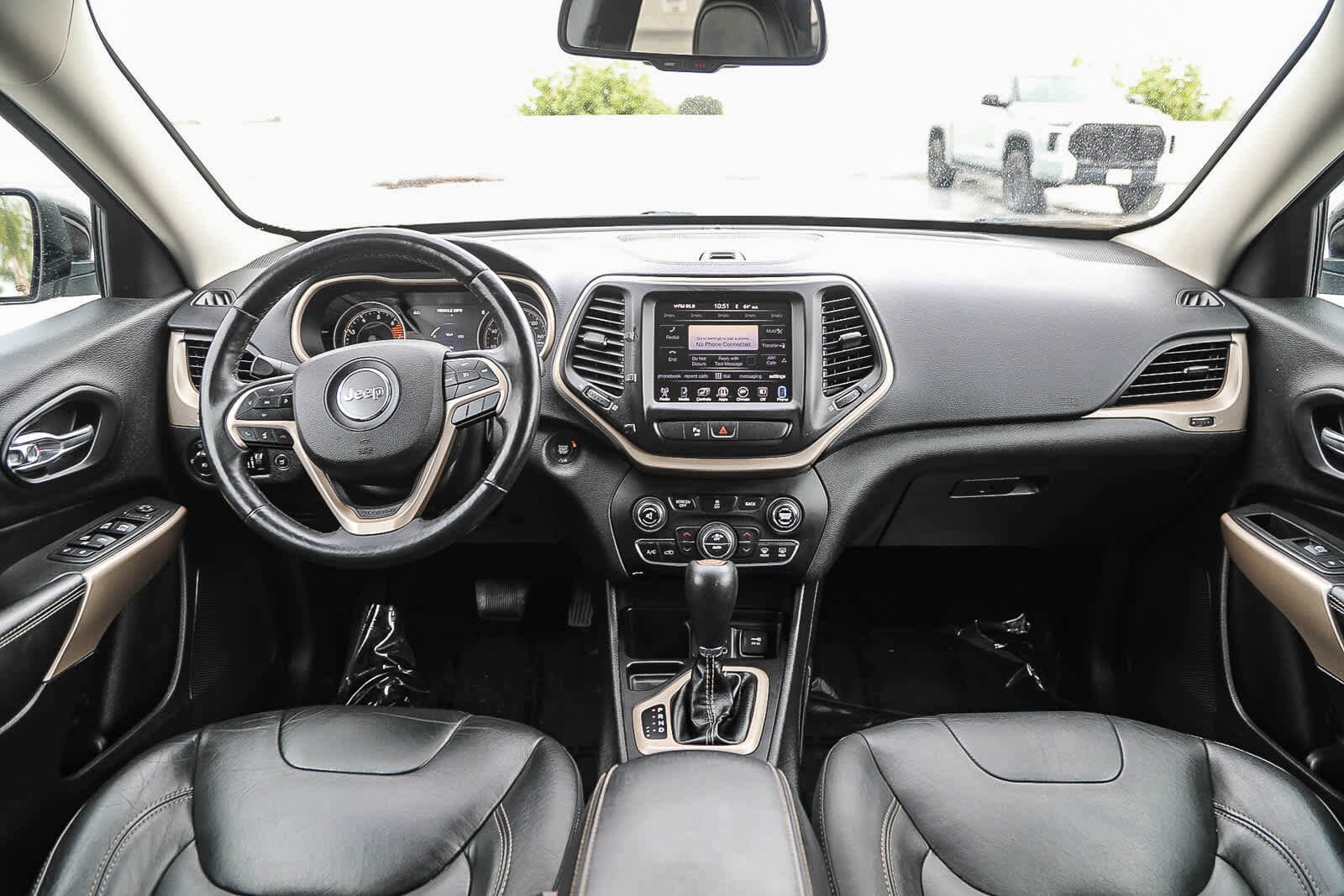 Thumbnail: 2018 Jeep Cherokee - 11