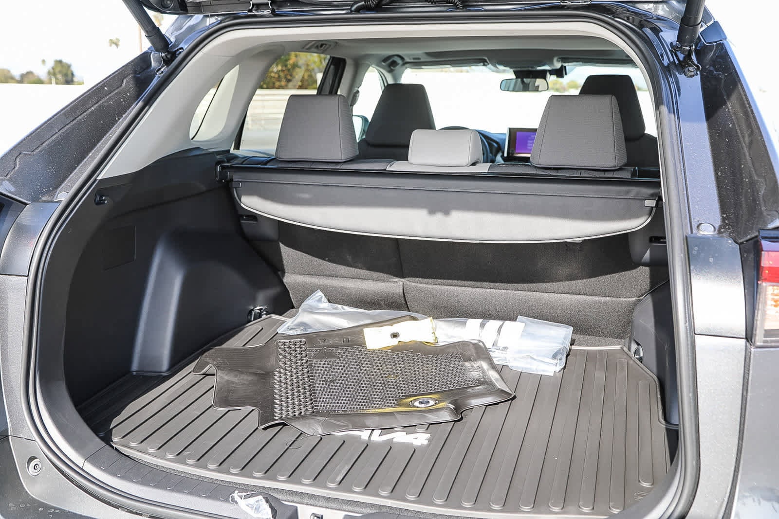 Thumbnail: 2025 Toyota RAV4 - 12