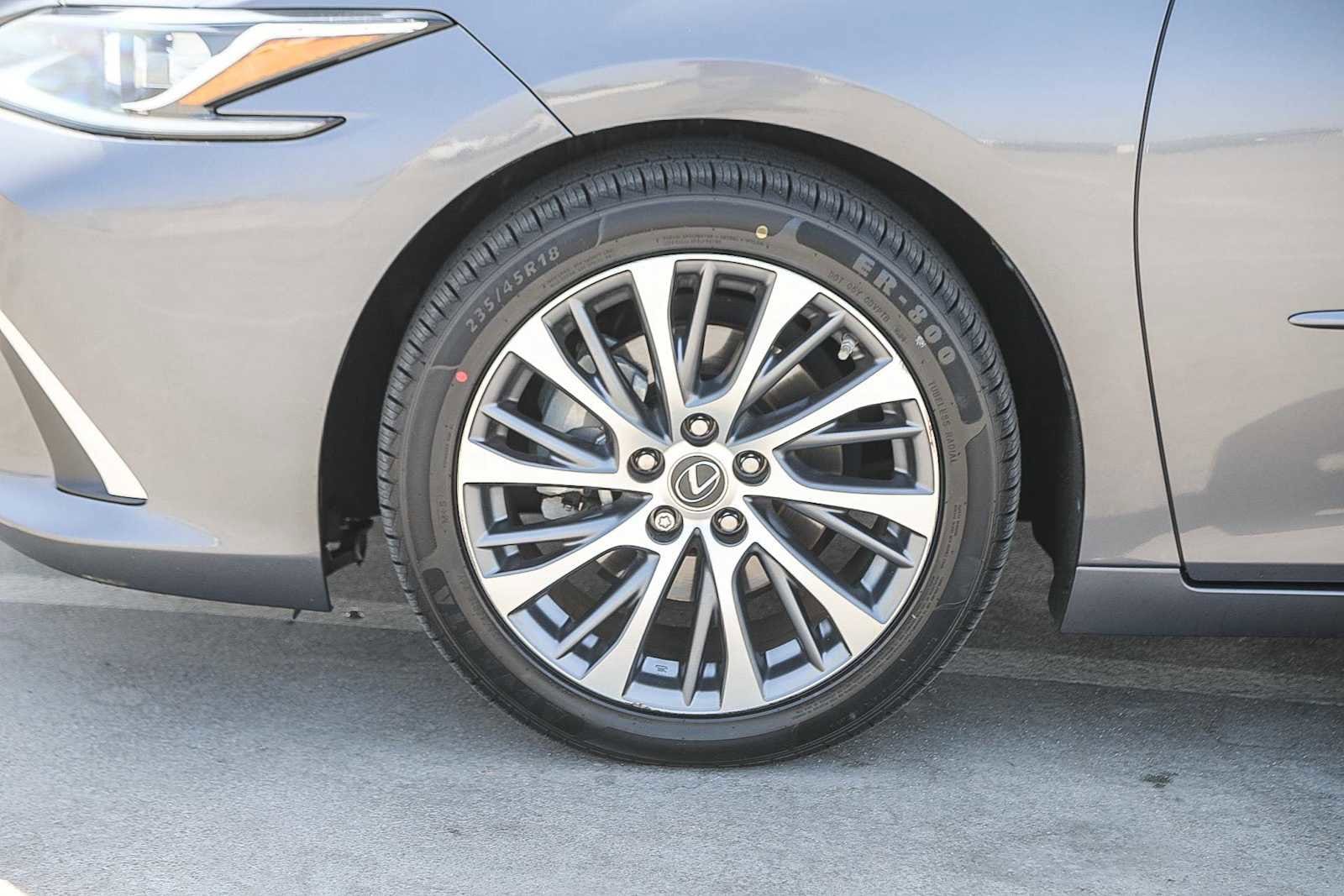 Thumbnail: 2021 Lexus ES - 9