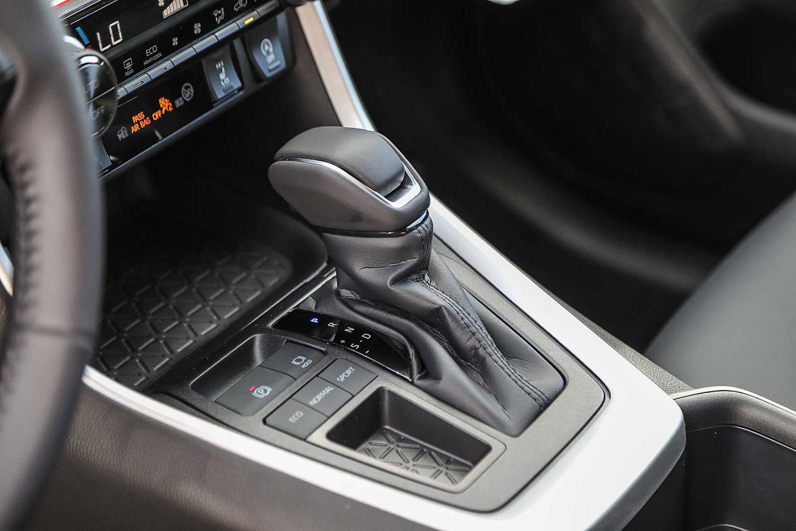 Thumbnail: 2025 Toyota RAV4 - 22