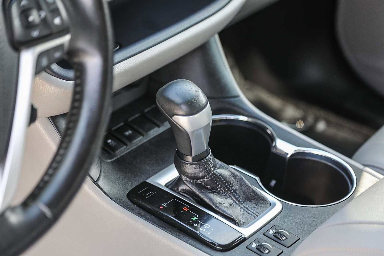 Thumbnail: 2019 Toyota Highlander - 18