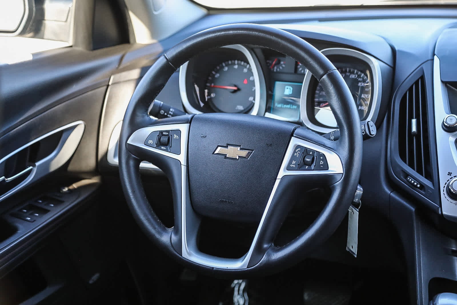 Thumbnail: 2011 Chevrolet Equinox - 14