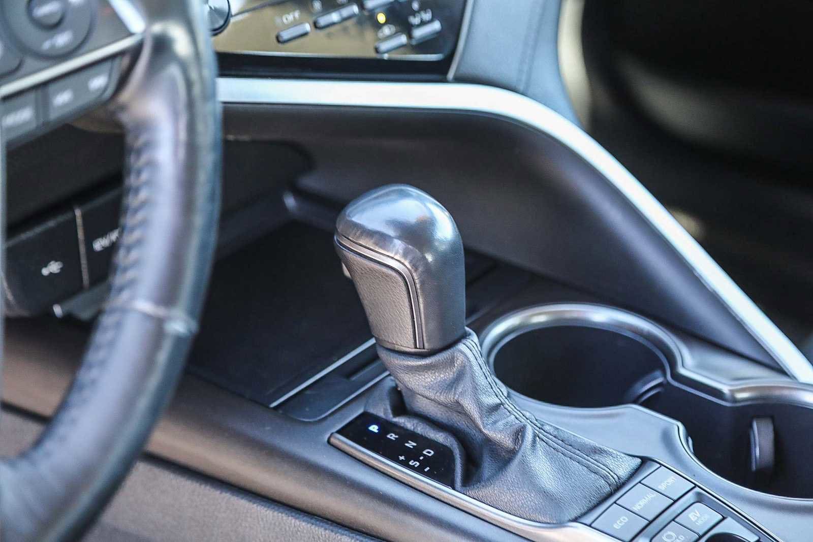 Thumbnail: 2022 Toyota Camry - 21