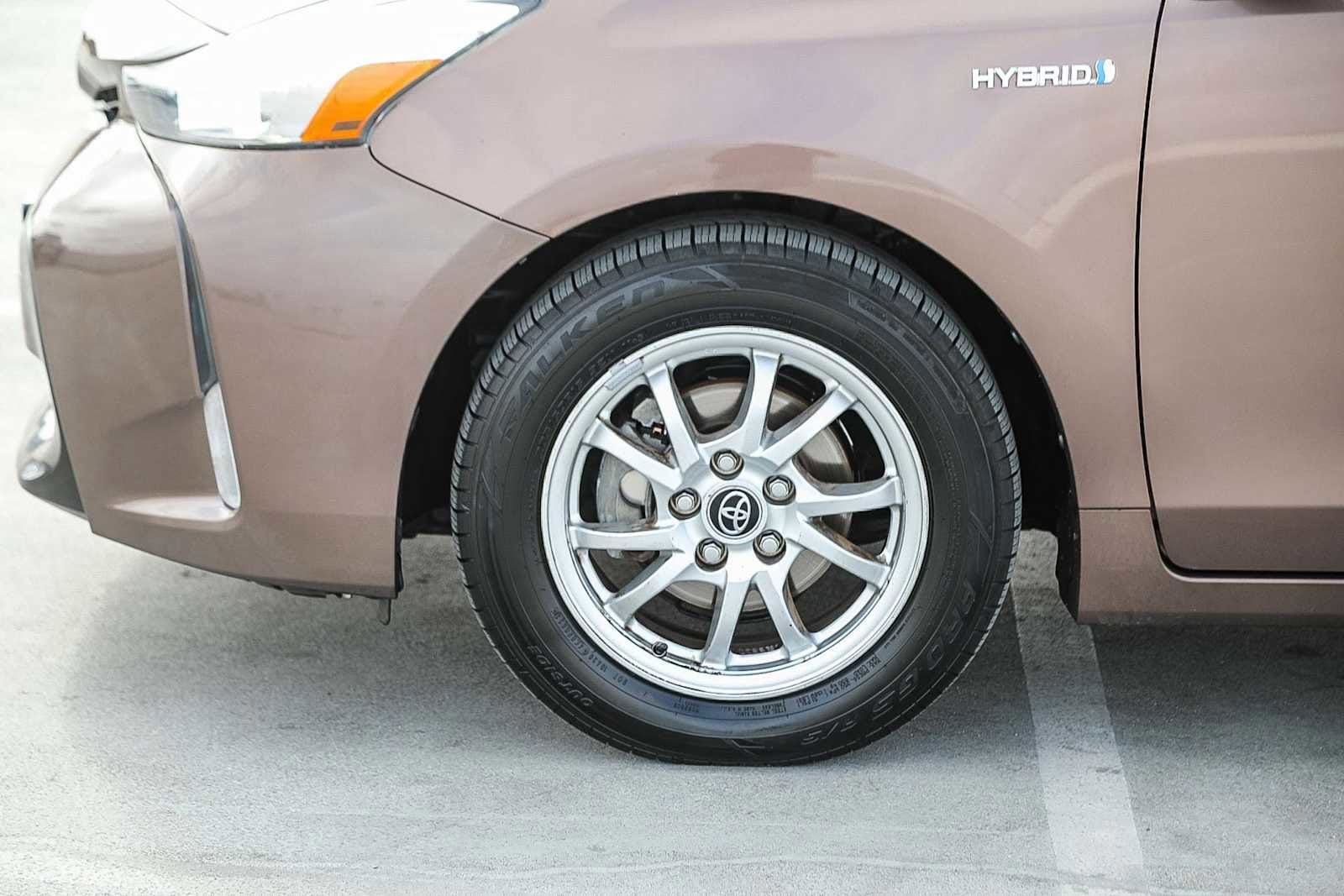 Thumbnail: 2015 Toyota Prius v - 10