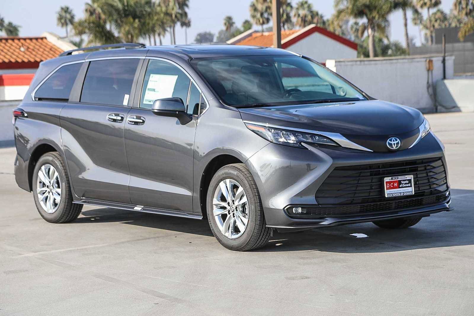 Thumbnail: 2025 Toyota Sienna - 3