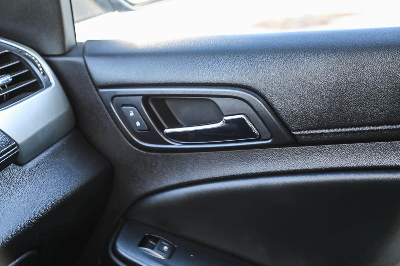 Thumbnail: 2015 Chevrolet Suburban - 21