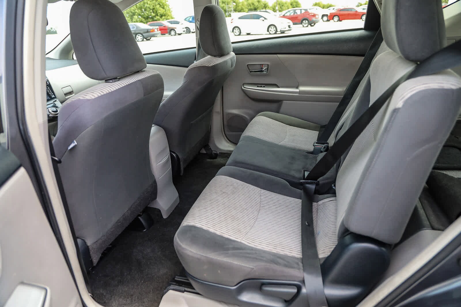 Thumbnail: 2015 Toyota Prius v - 17