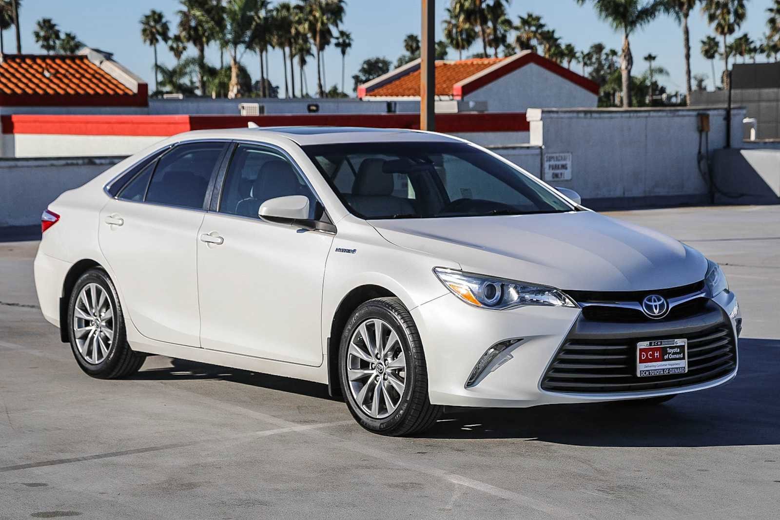 Thumbnail: 2017 Toyota Camry - 4