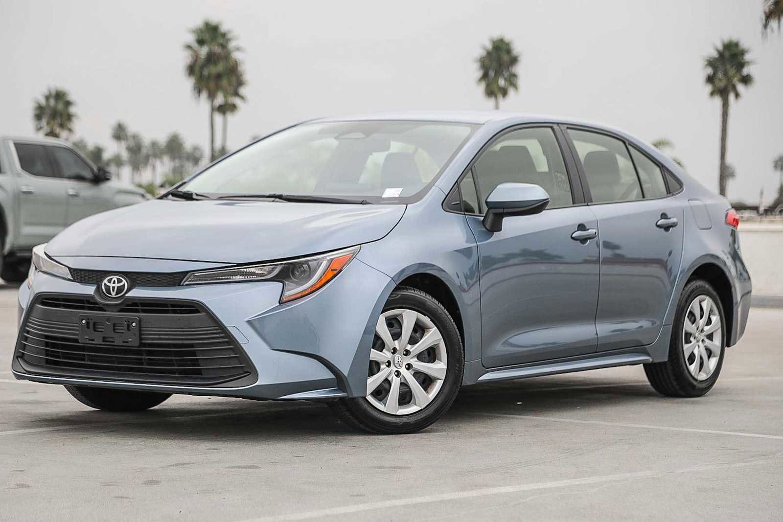 2023 Toyota Corolla LE's photo