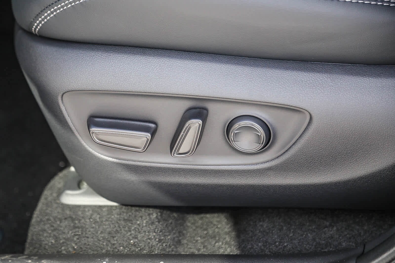 Thumbnail: 2025 Toyota RAV4 - 20