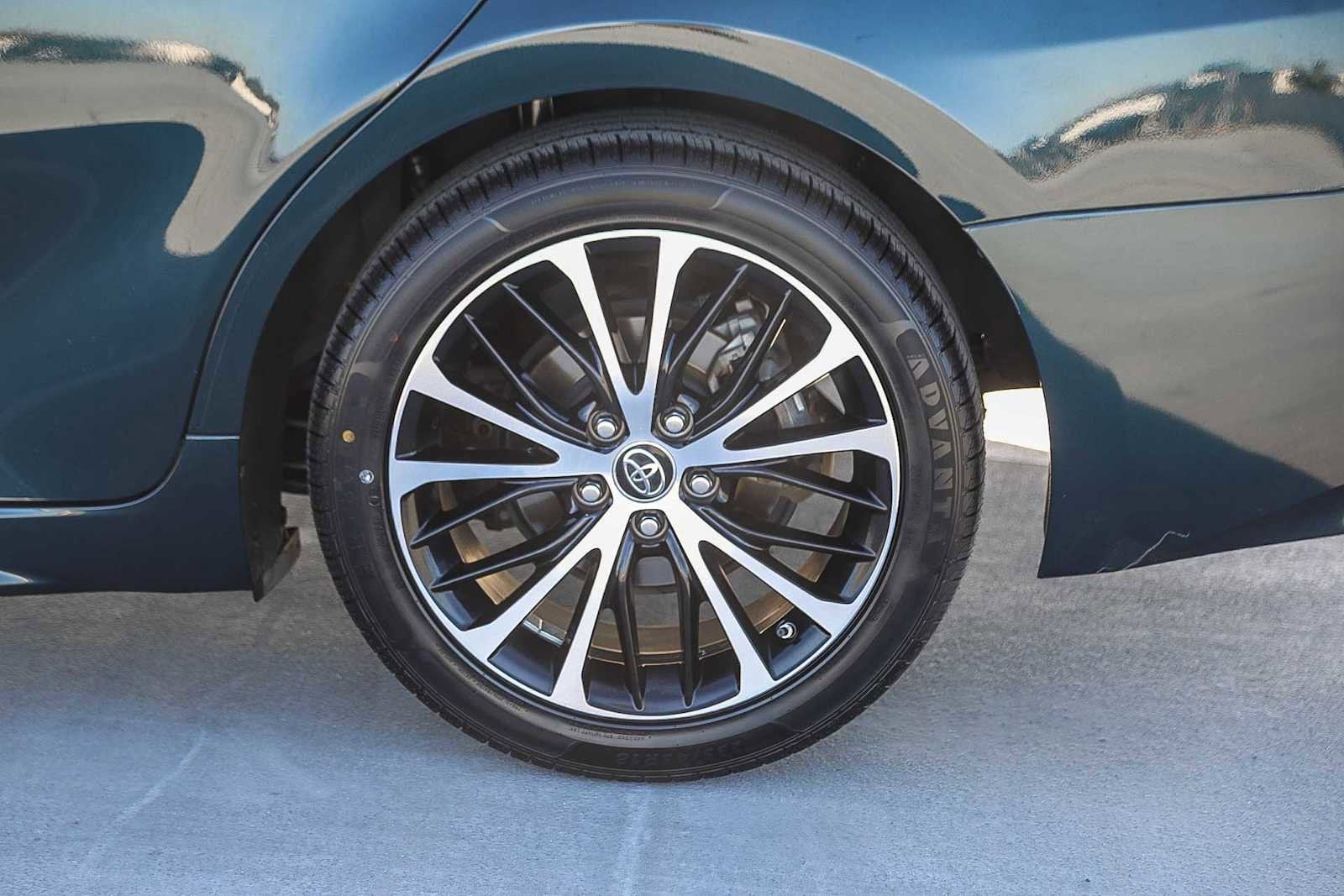 Thumbnail: 2019 Toyota Camry - 10