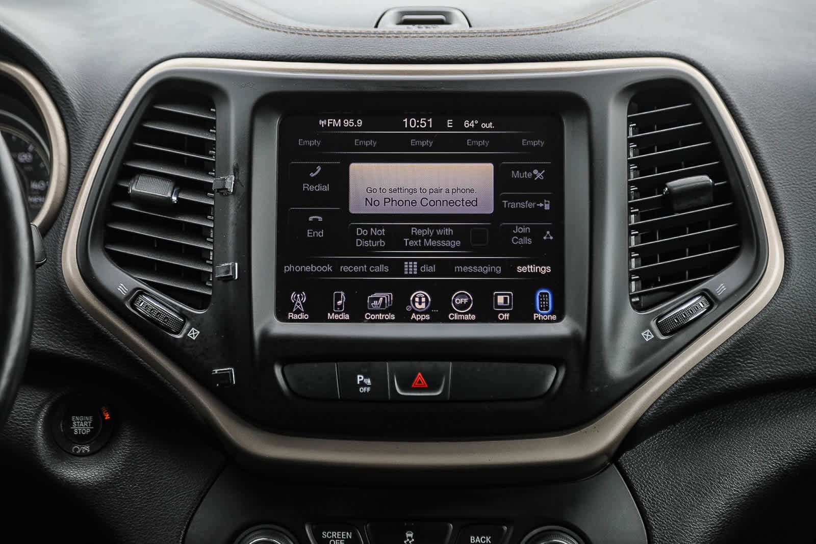 Thumbnail: 2018 Jeep Cherokee - 13