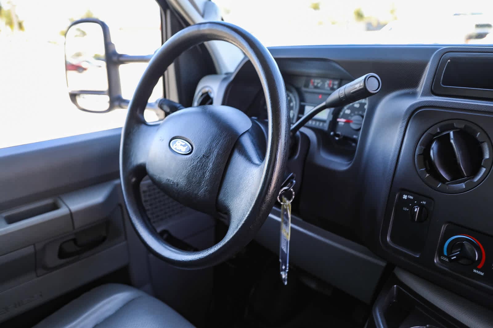 Thumbnail: 2015 Ford Econoline - 14