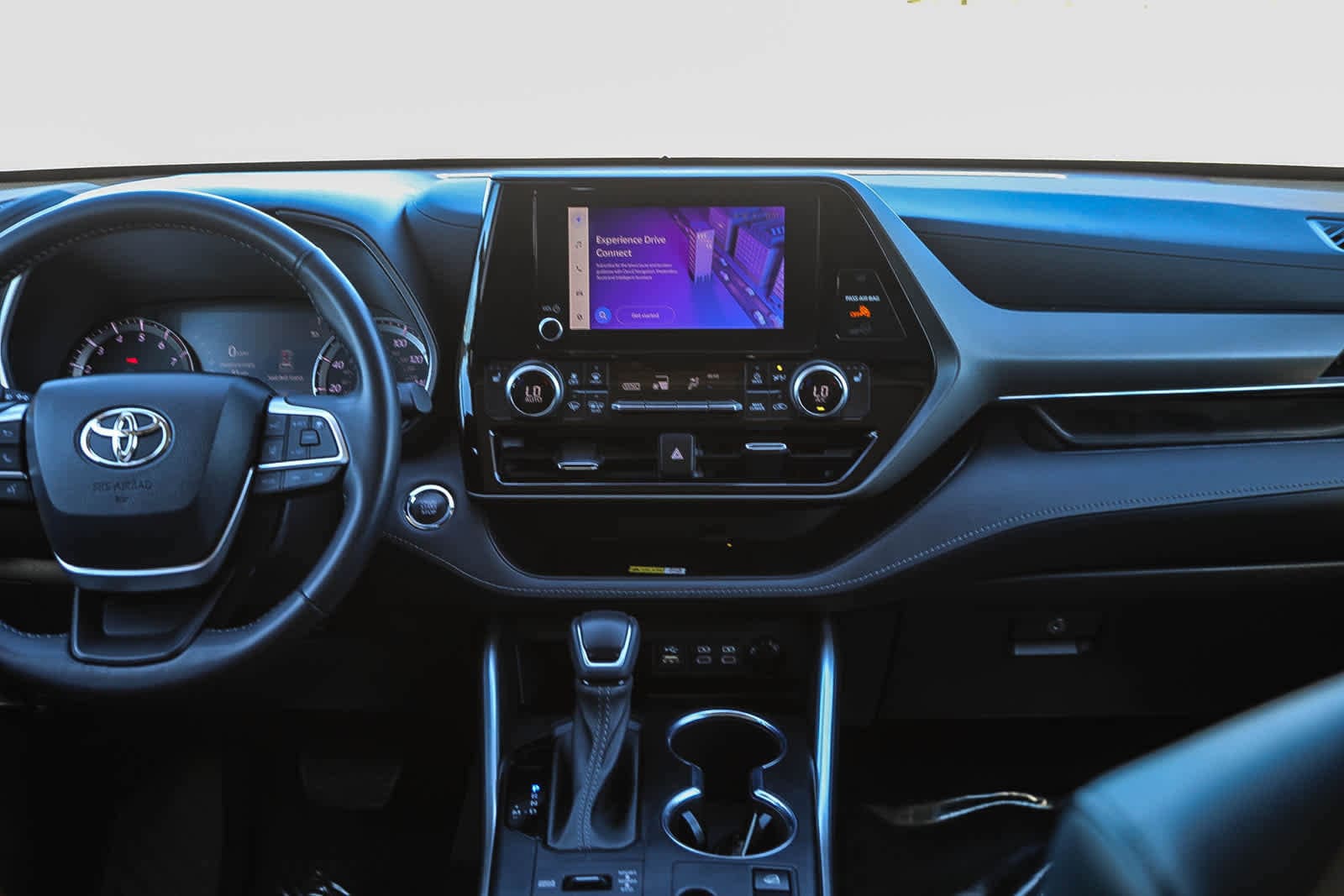 Thumbnail: 2023 Toyota Highlander - 13