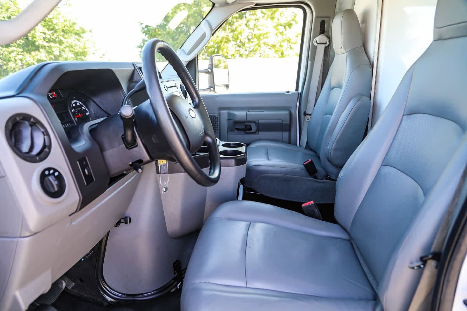 Thumbnail: 2015 Ford Econoline - 16