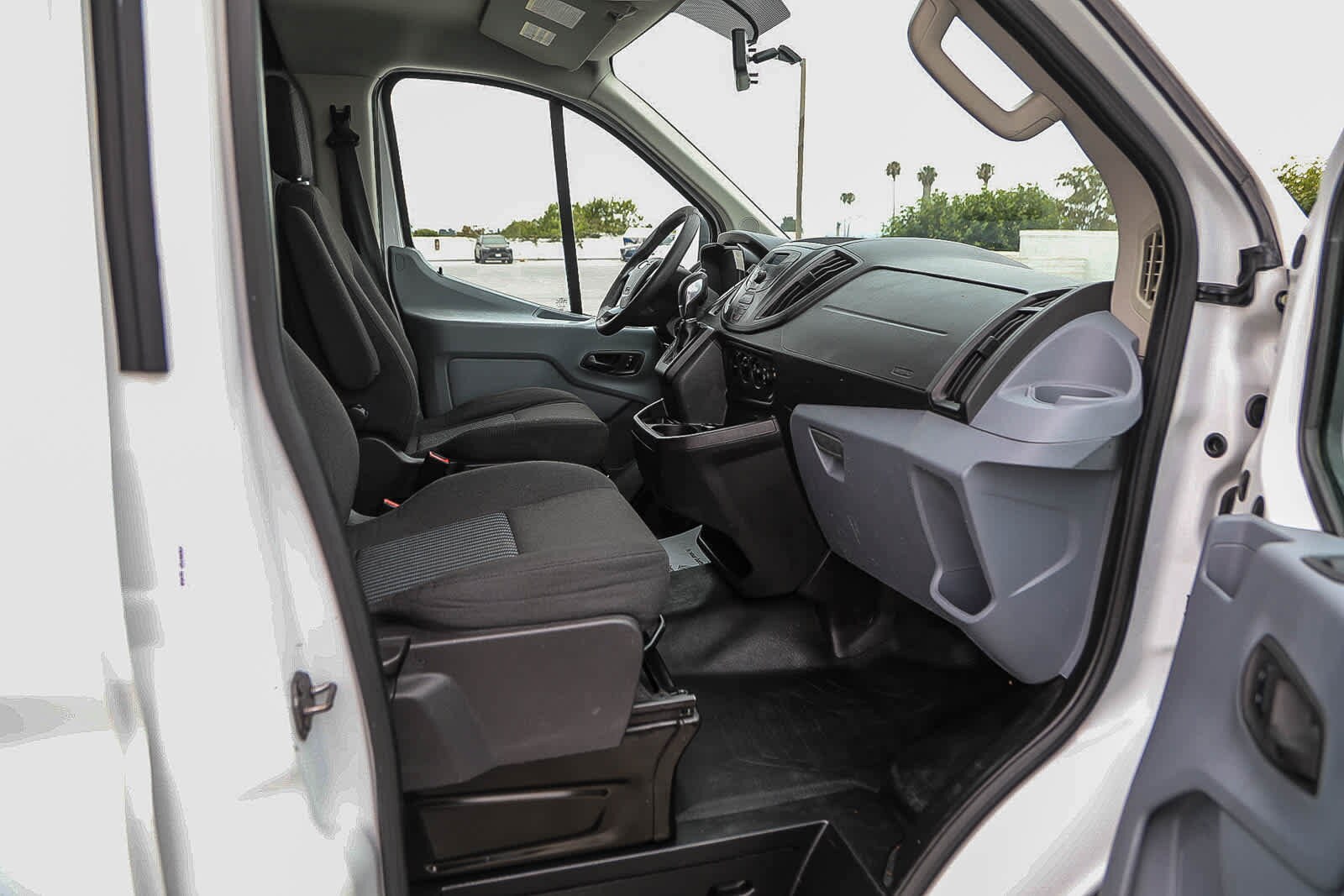 Thumbnail: 2015 Ford Transit Series - 14