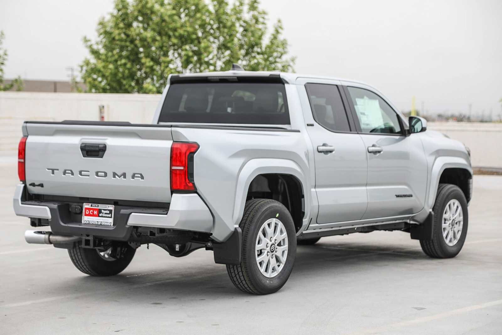 2025 Toyota Tacoma SR5 photo 4