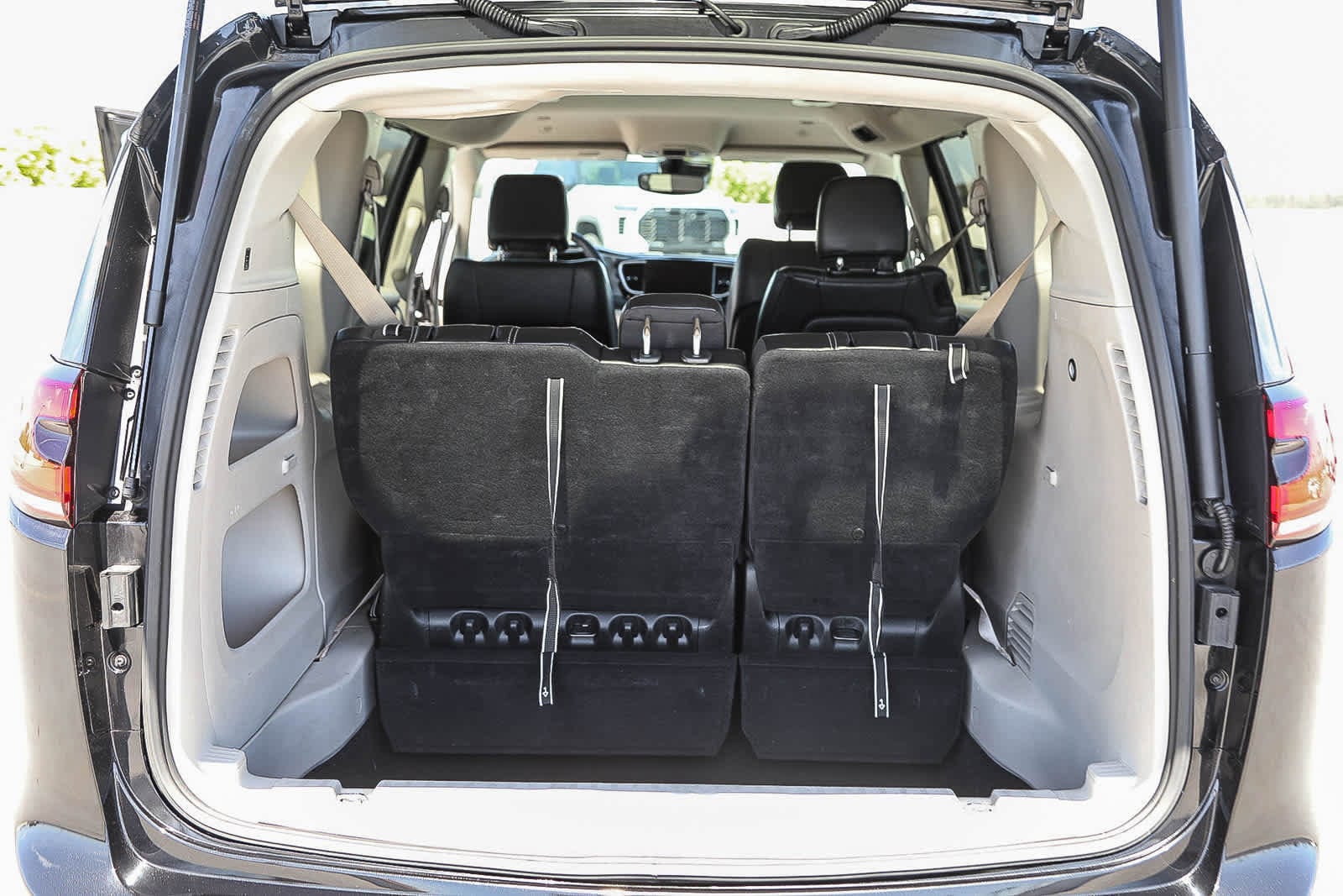 Thumbnail: 2022 Chrysler Pacifica - 26