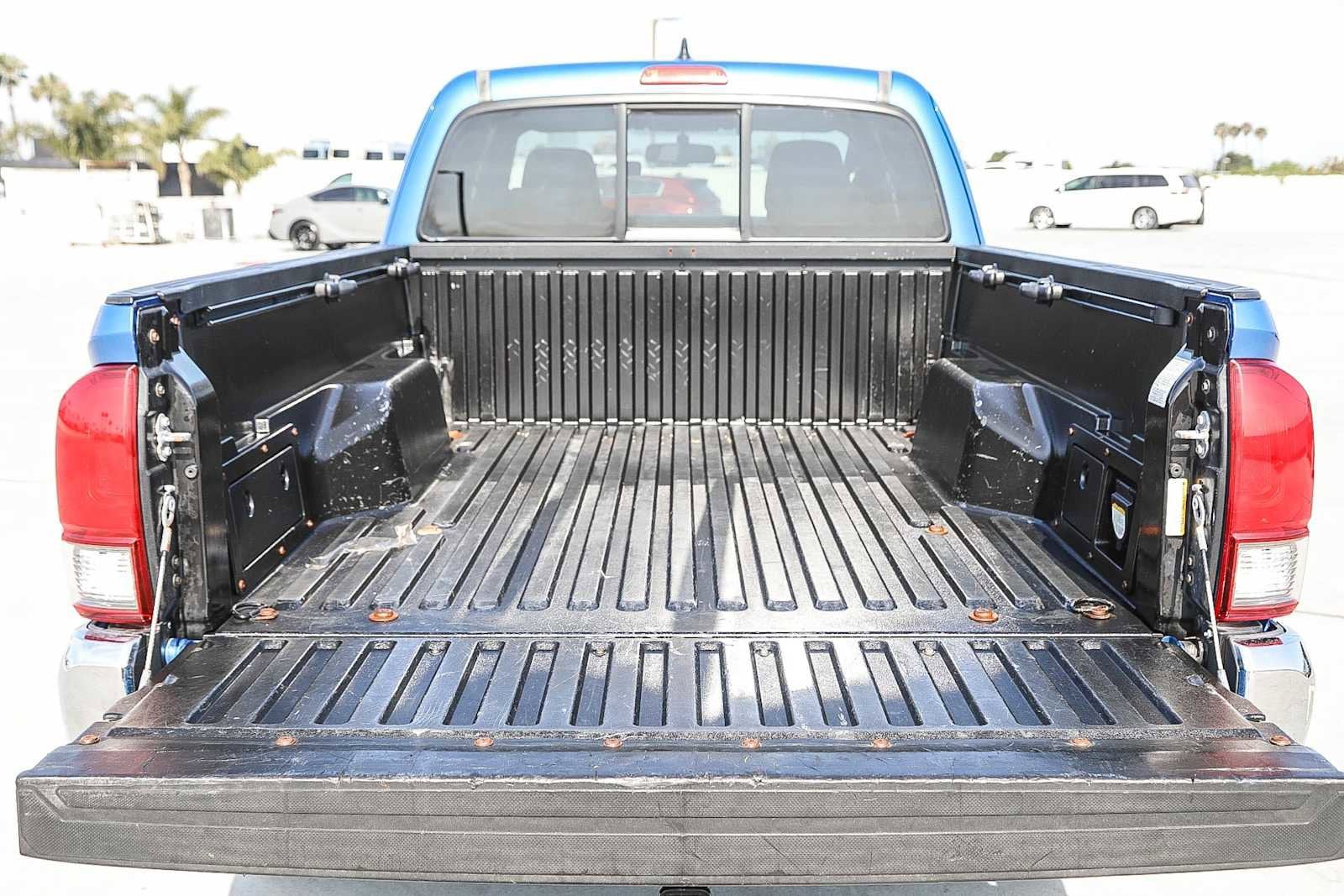 Thumbnail: 2016 Toyota Tacoma - 24