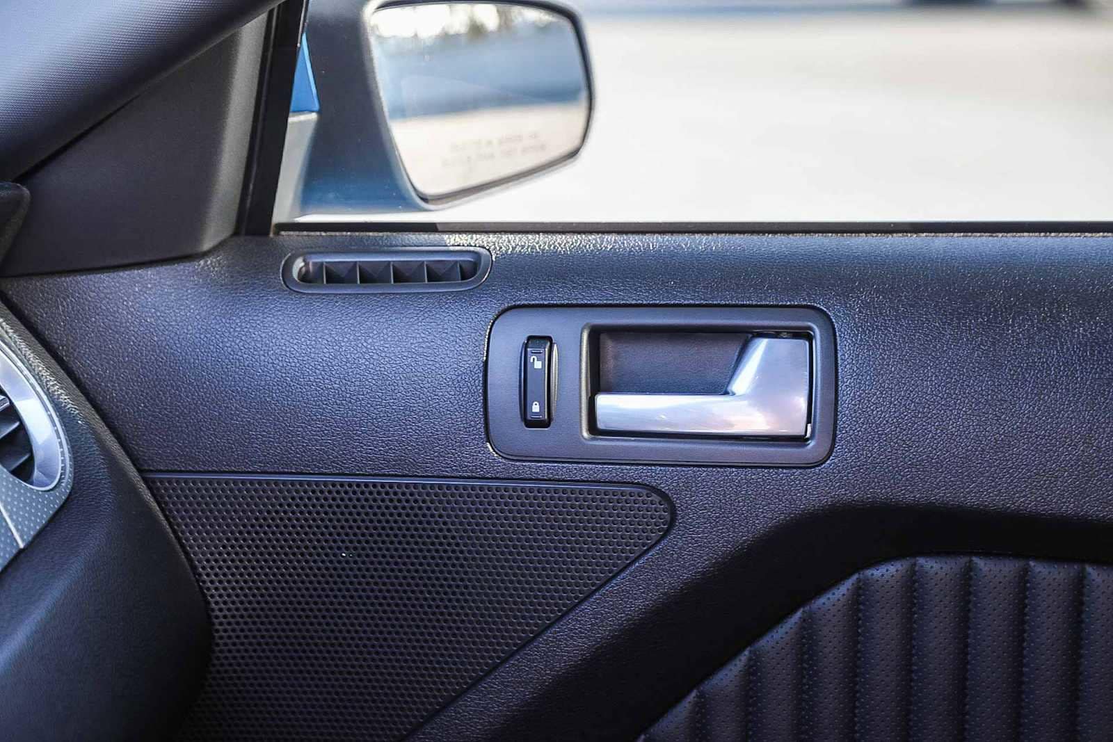 Thumbnail: 2010 Ford Mustang - 21