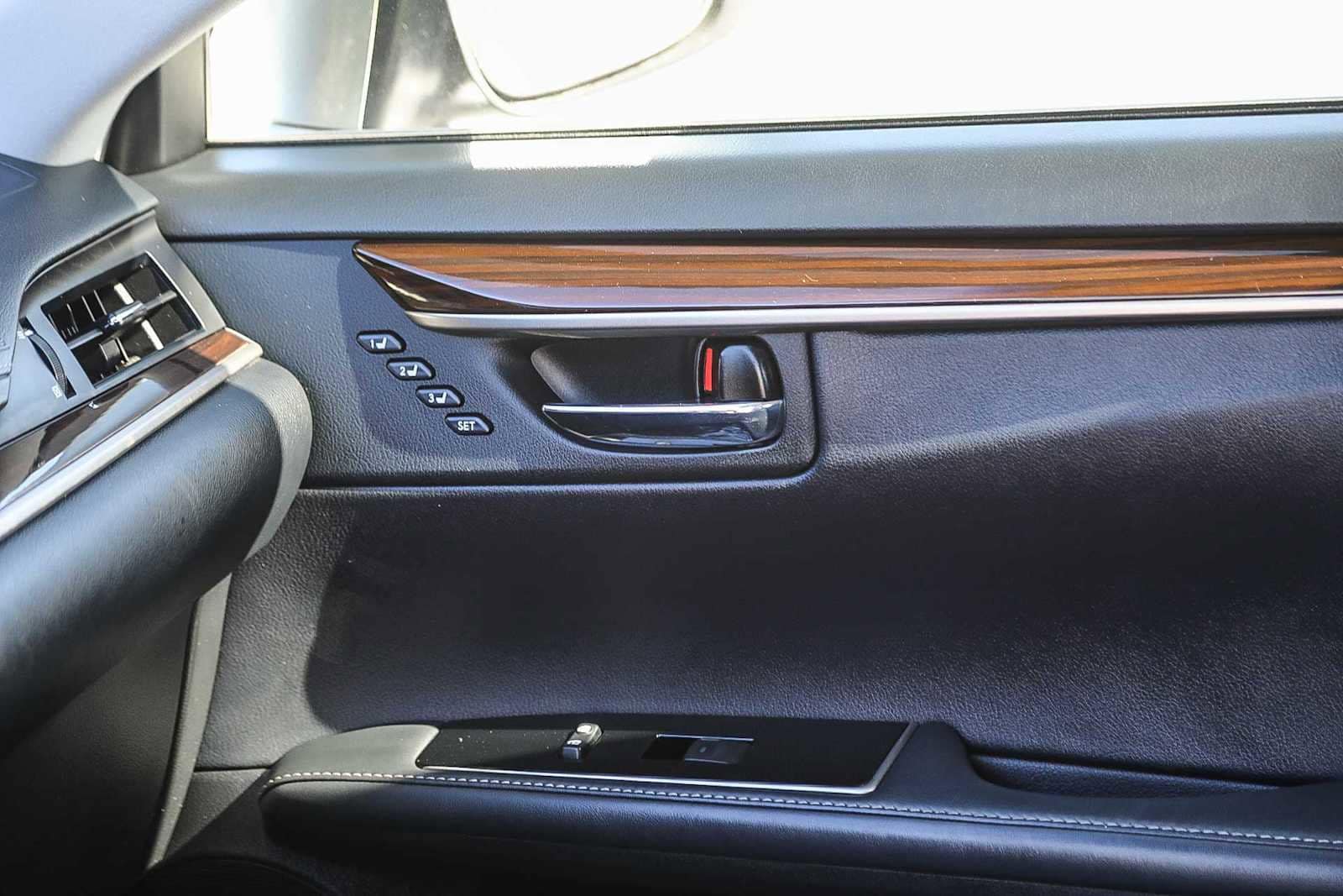 Thumbnail: 2016 Lexus ES - 21