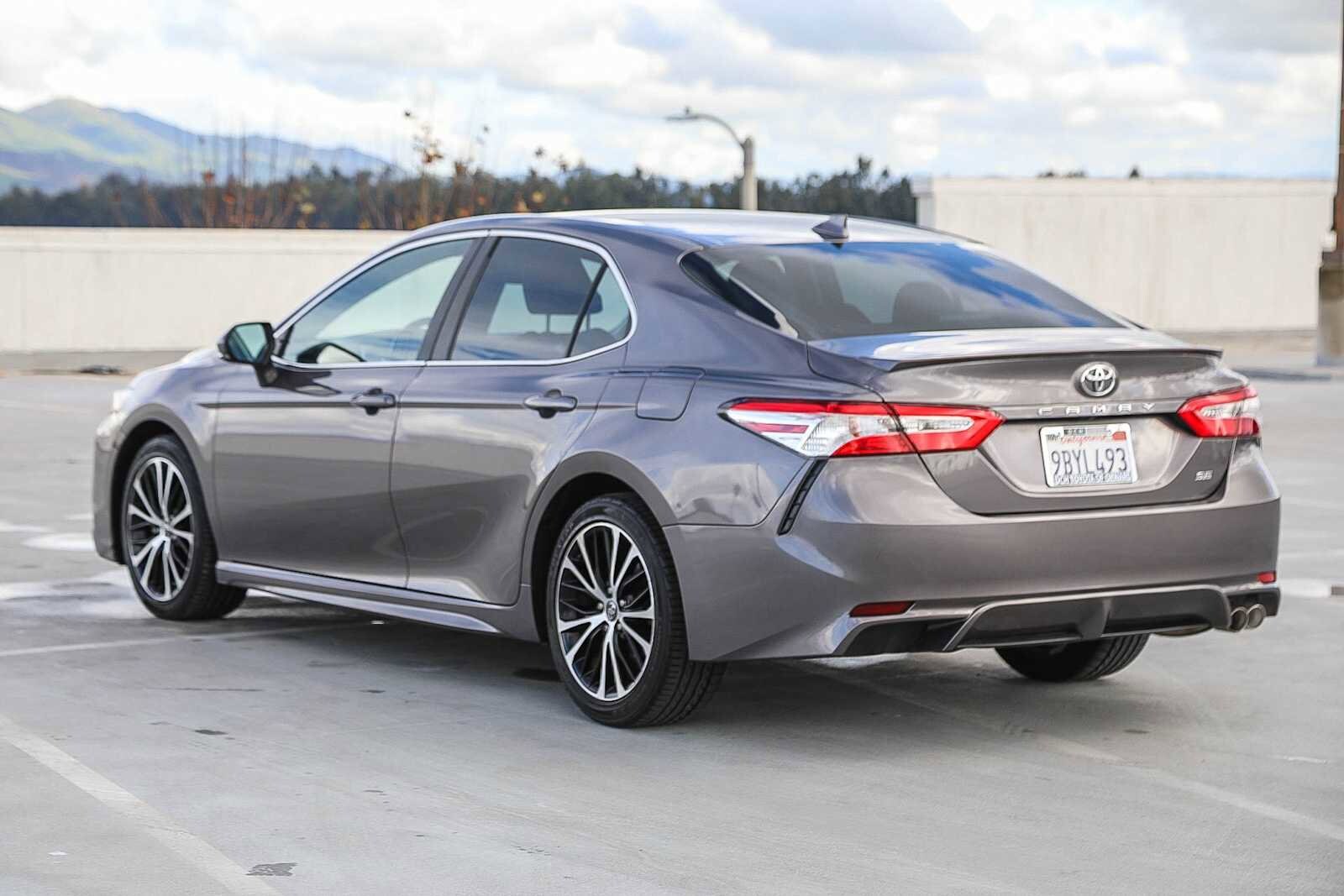 Thumbnail: 2020 Toyota Camry - 8