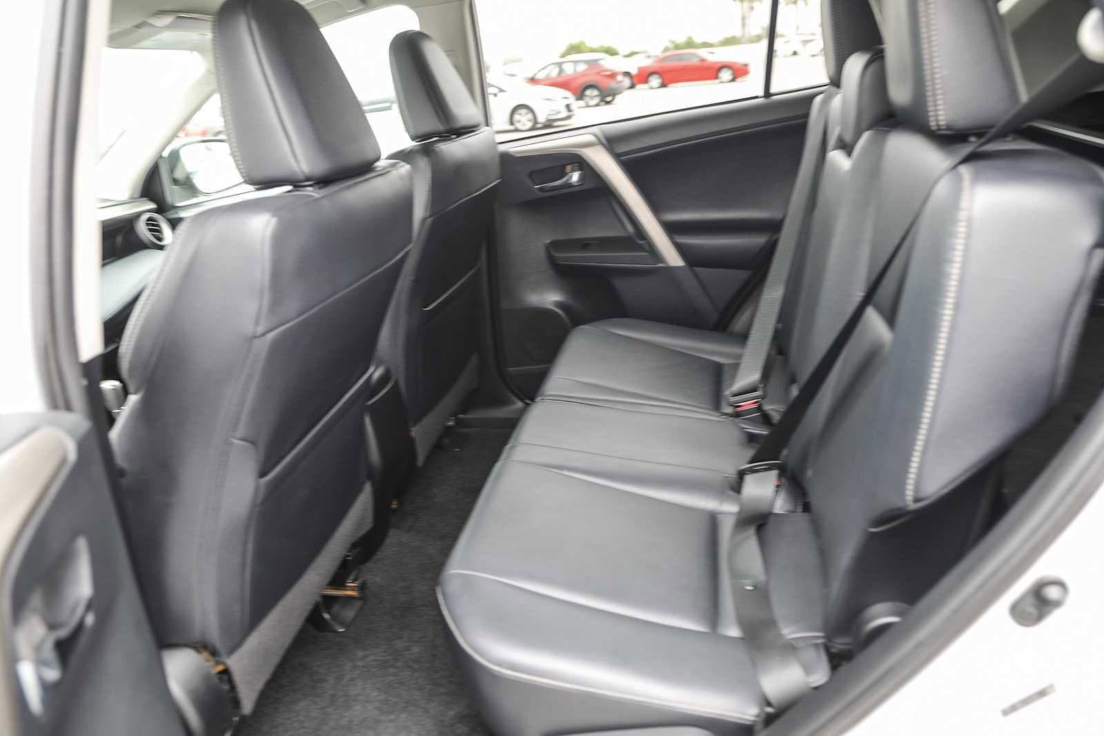Thumbnail: 2013 Toyota RAV4 - 17