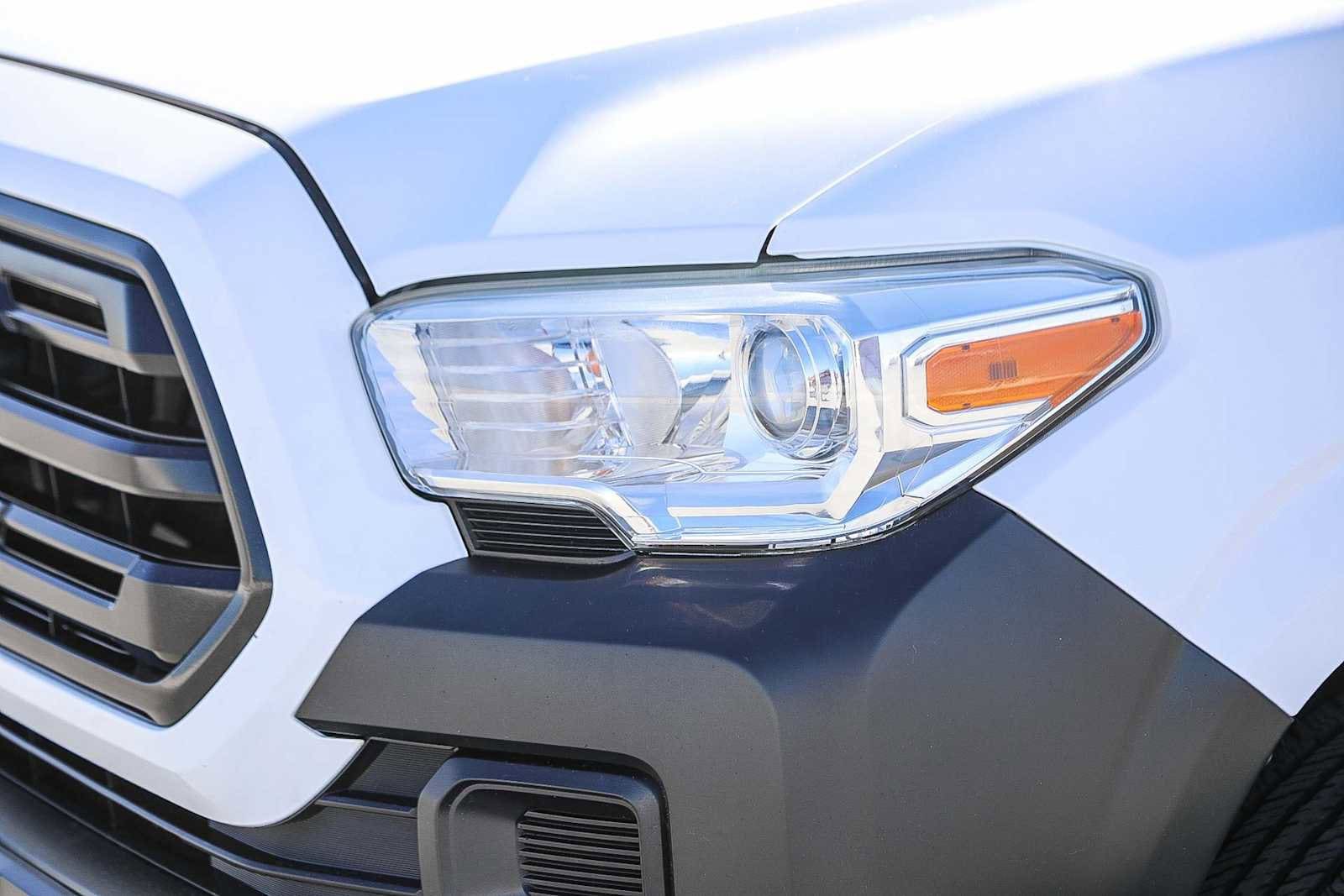 Thumbnail: 2018 Toyota Tacoma - 7