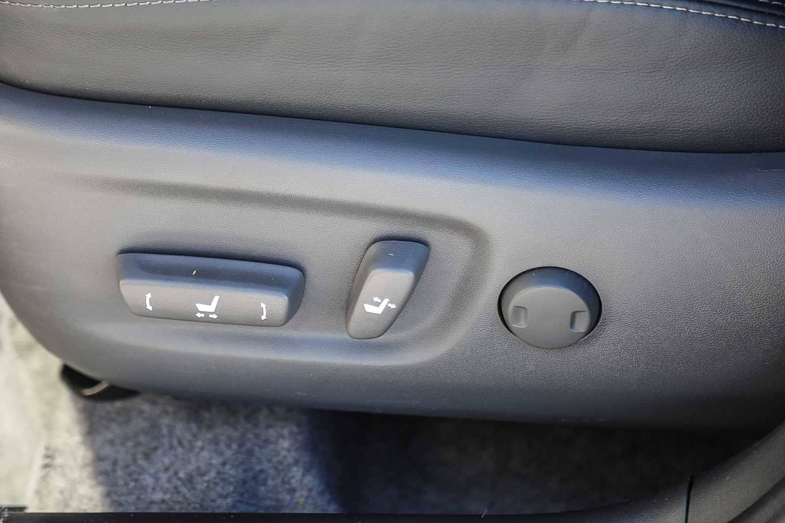 Thumbnail: 2015 Toyota Prius - 19