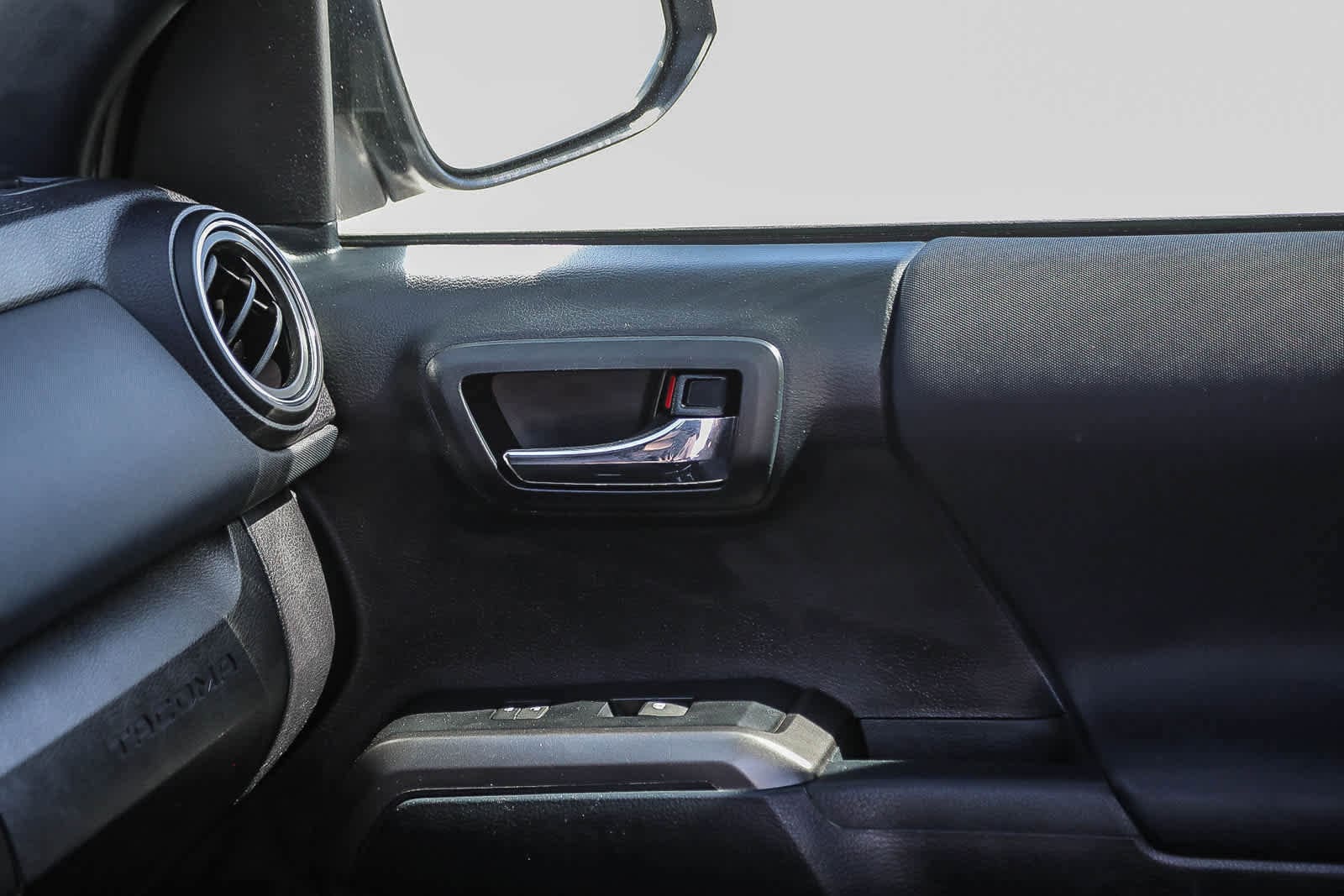 Thumbnail: 2019 Toyota Tacoma - 21