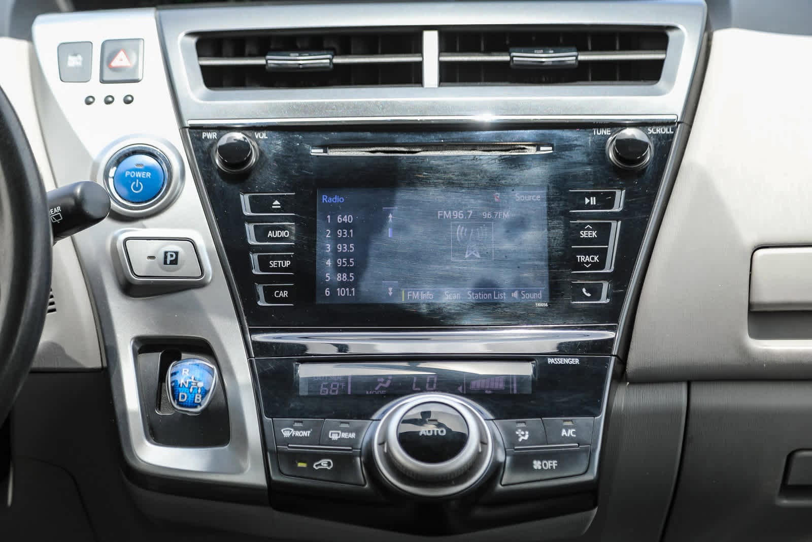 Thumbnail: 2015 Toyota Prius v - 13