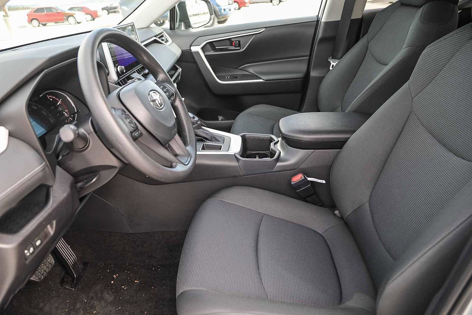 Thumbnail: 2025 Toyota RAV4 - 19