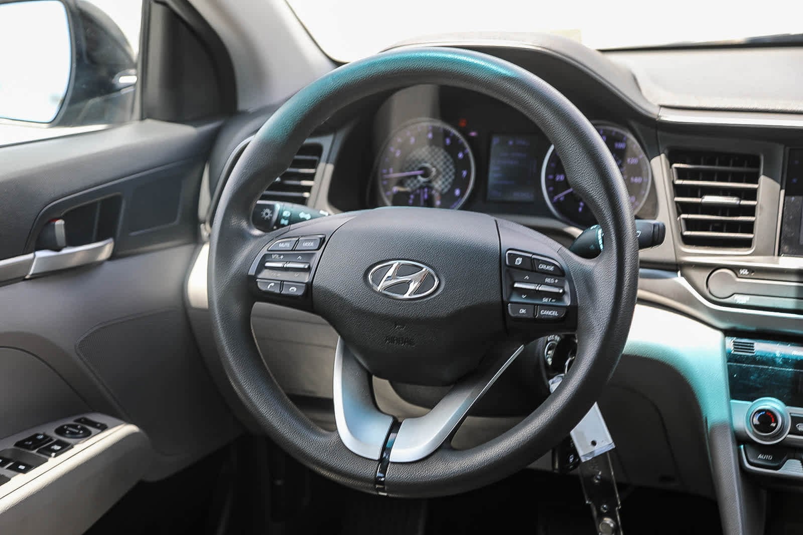 Thumbnail: 2020 Hyundai Elantra - 12