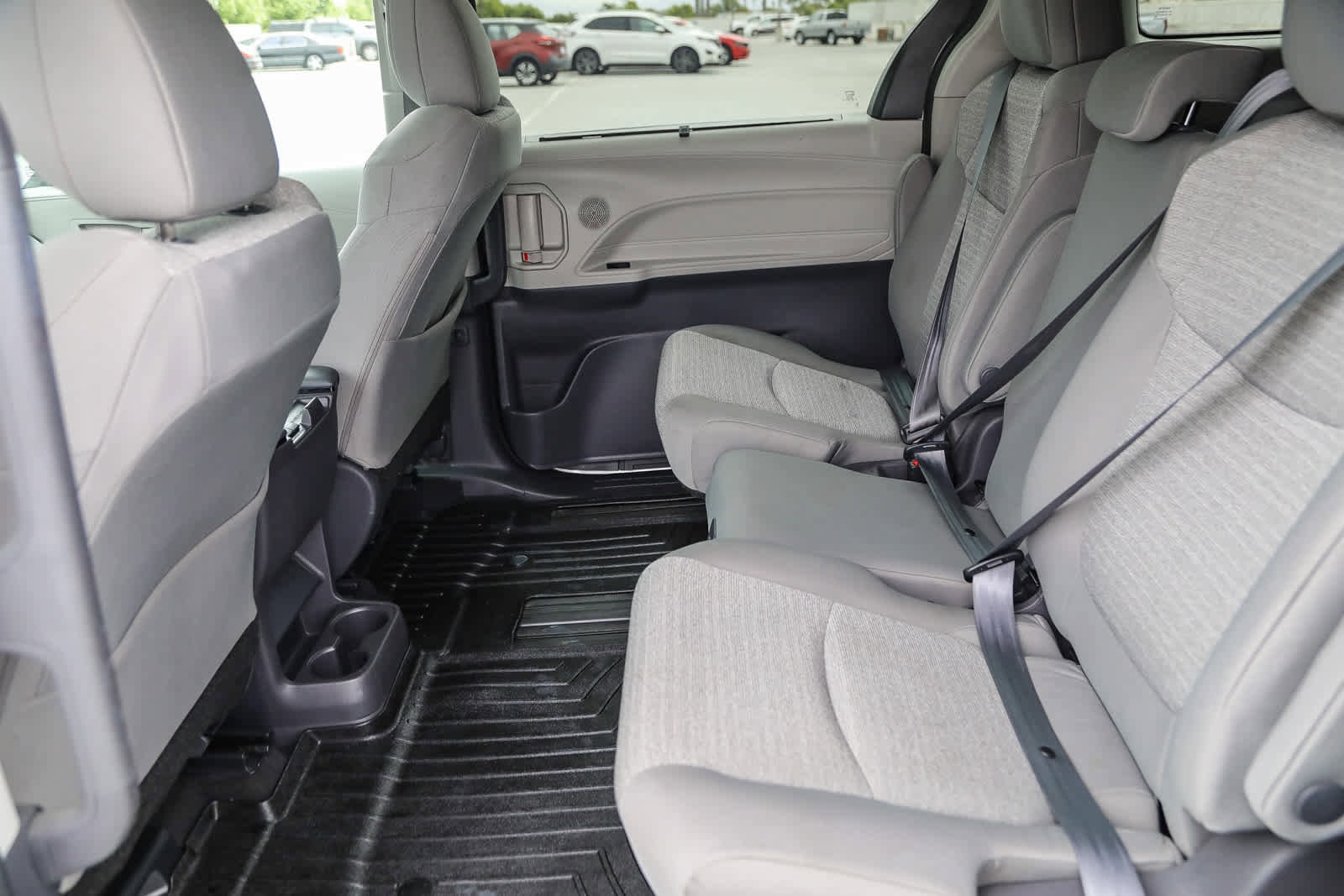 2021 Toyota Sienna LE 17