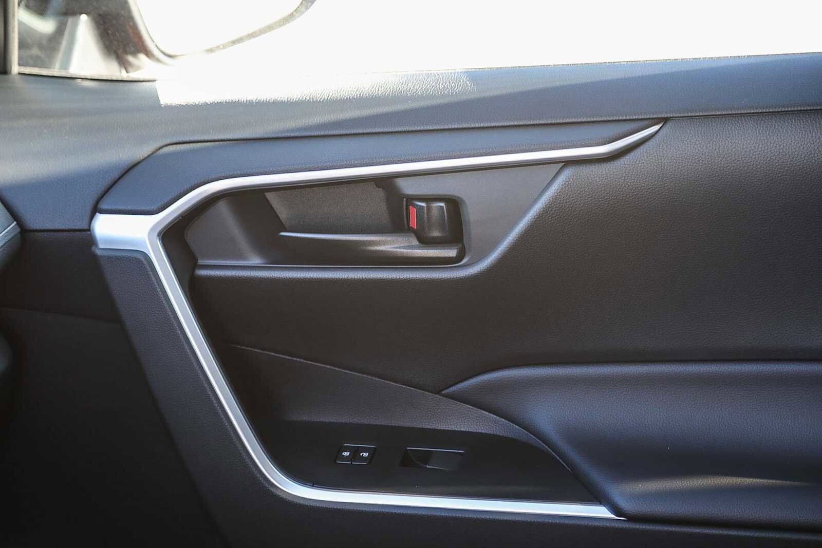 Thumbnail: 2025 Toyota RAV4 - 21