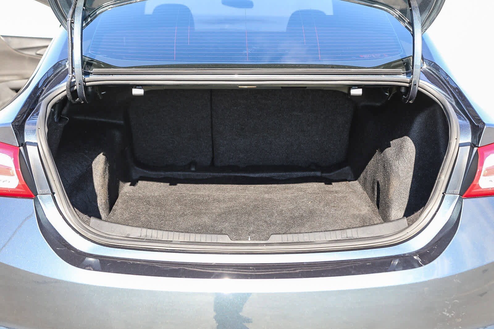 Thumbnail: 2021 Chevrolet Malibu - 25