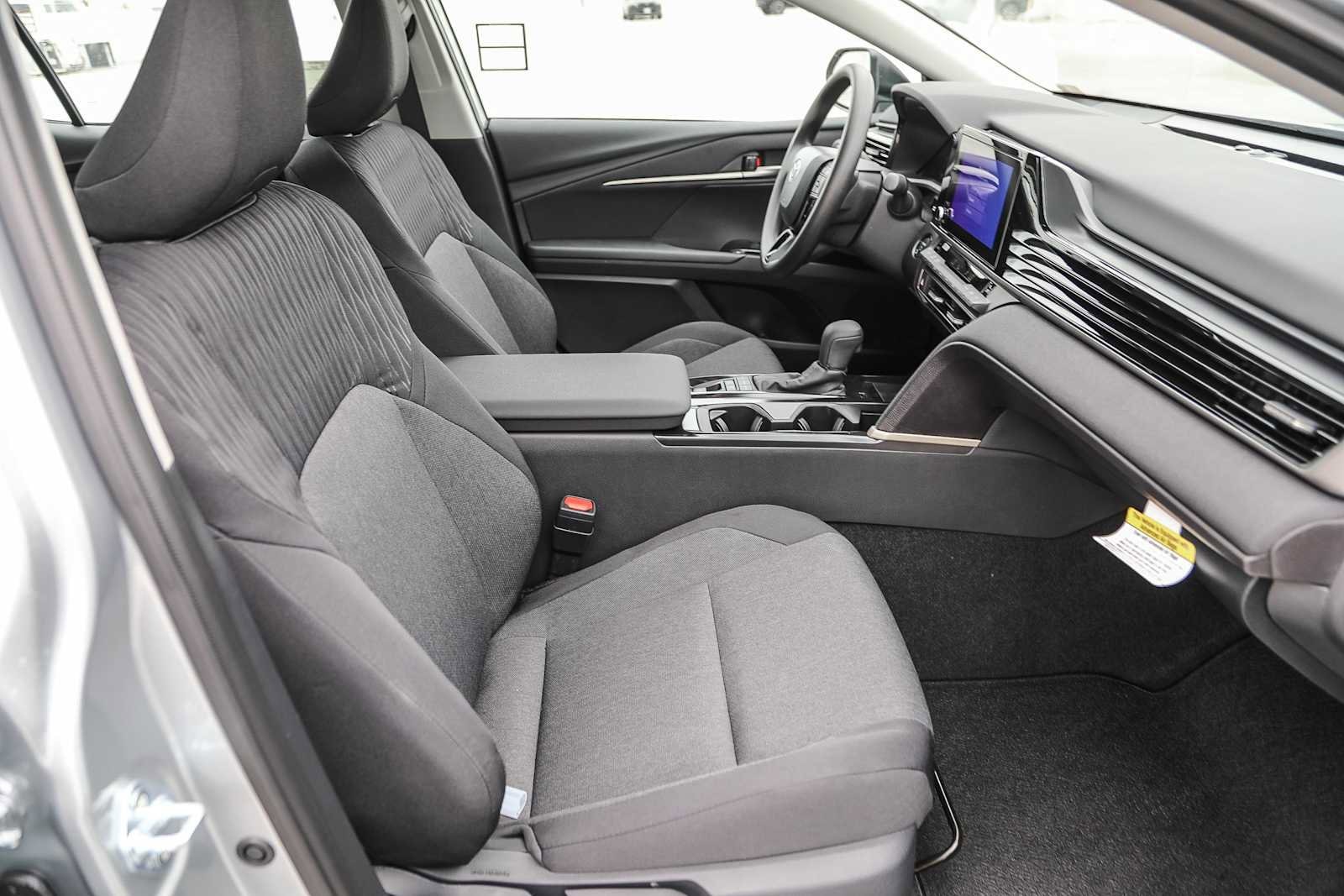 2025 Toyota Camry LE 17