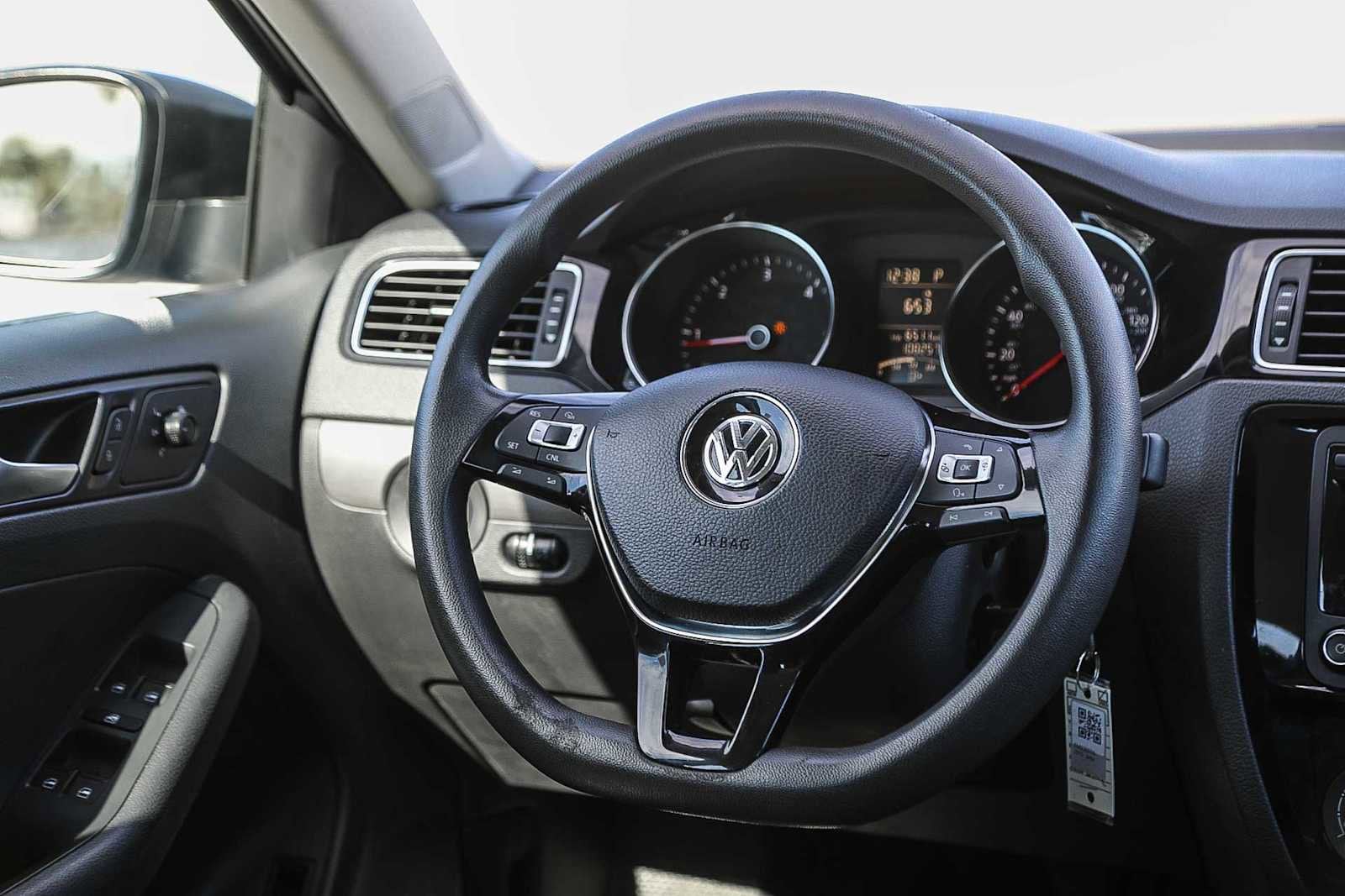 Thumbnail: 2015 Volkswagen Jetta - 15