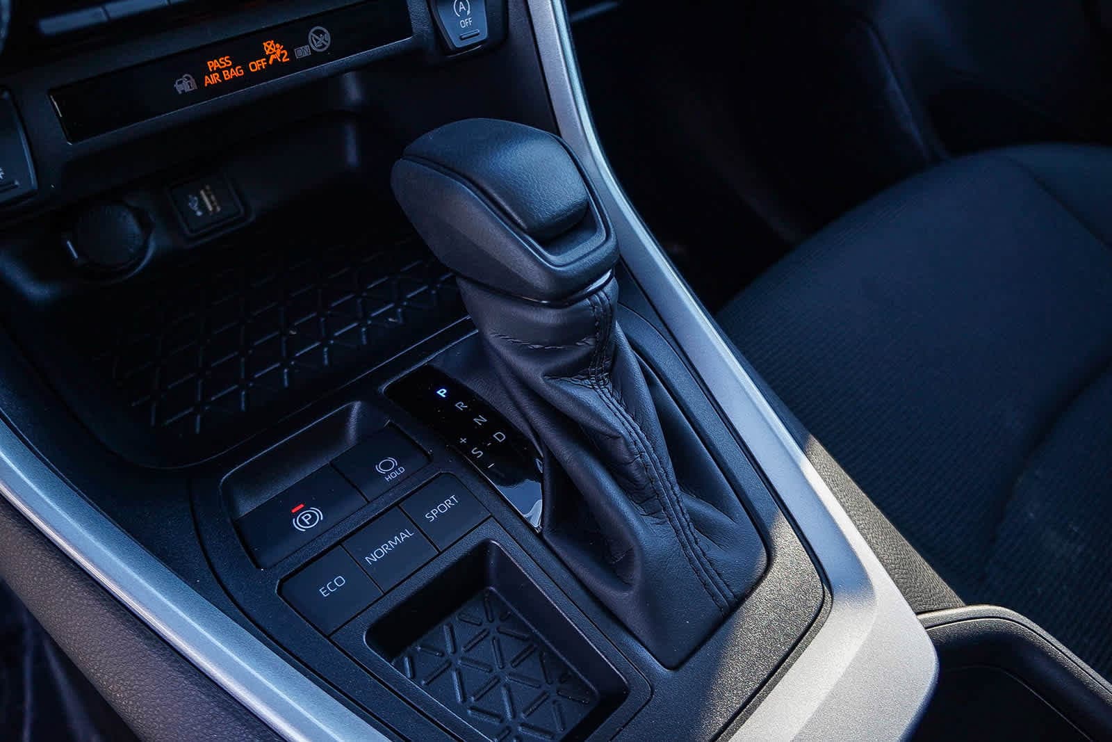 Thumbnail: 2025 Toyota RAV4 - 24