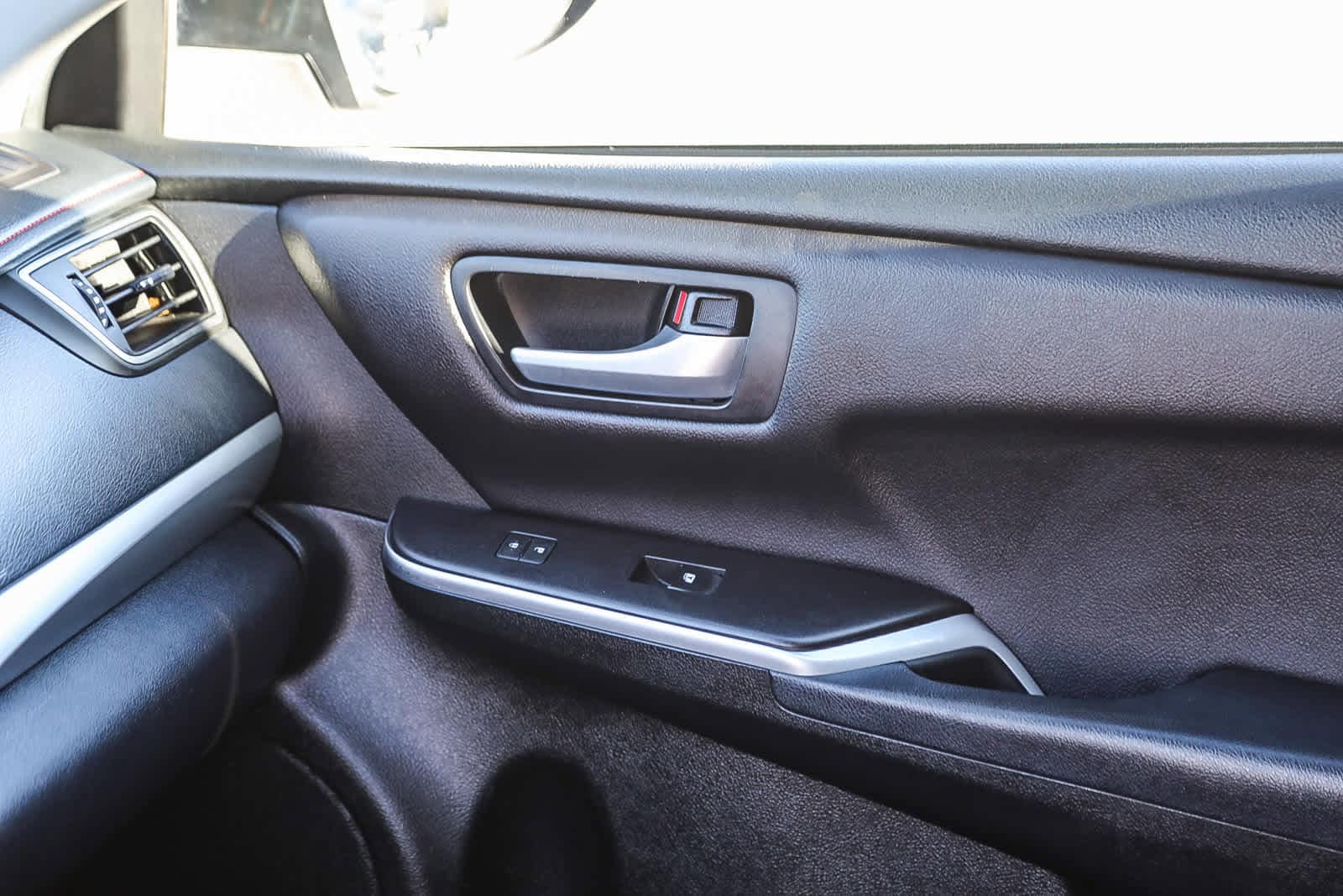 Thumbnail: 2017 Toyota Camry - 21