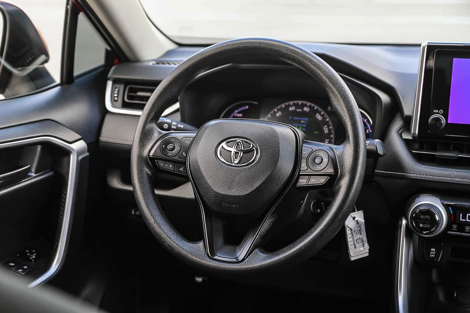 Thumbnail: 2024 Toyota RAV4 - 16