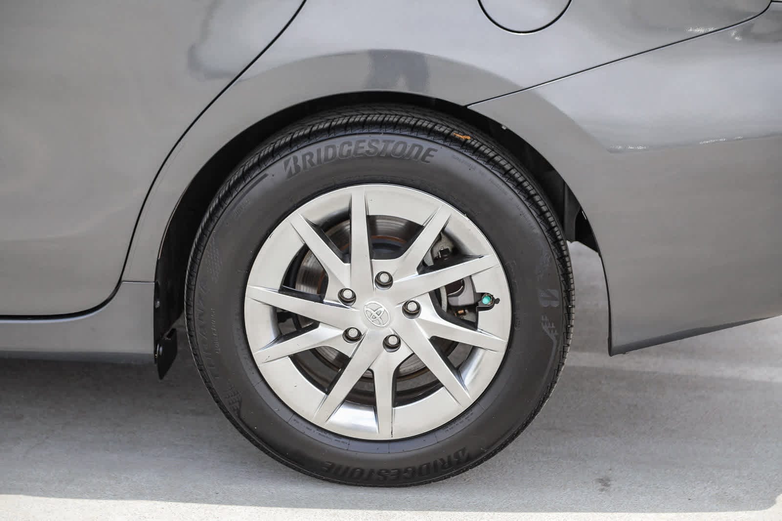 Thumbnail: 2015 Toyota Prius v - 10