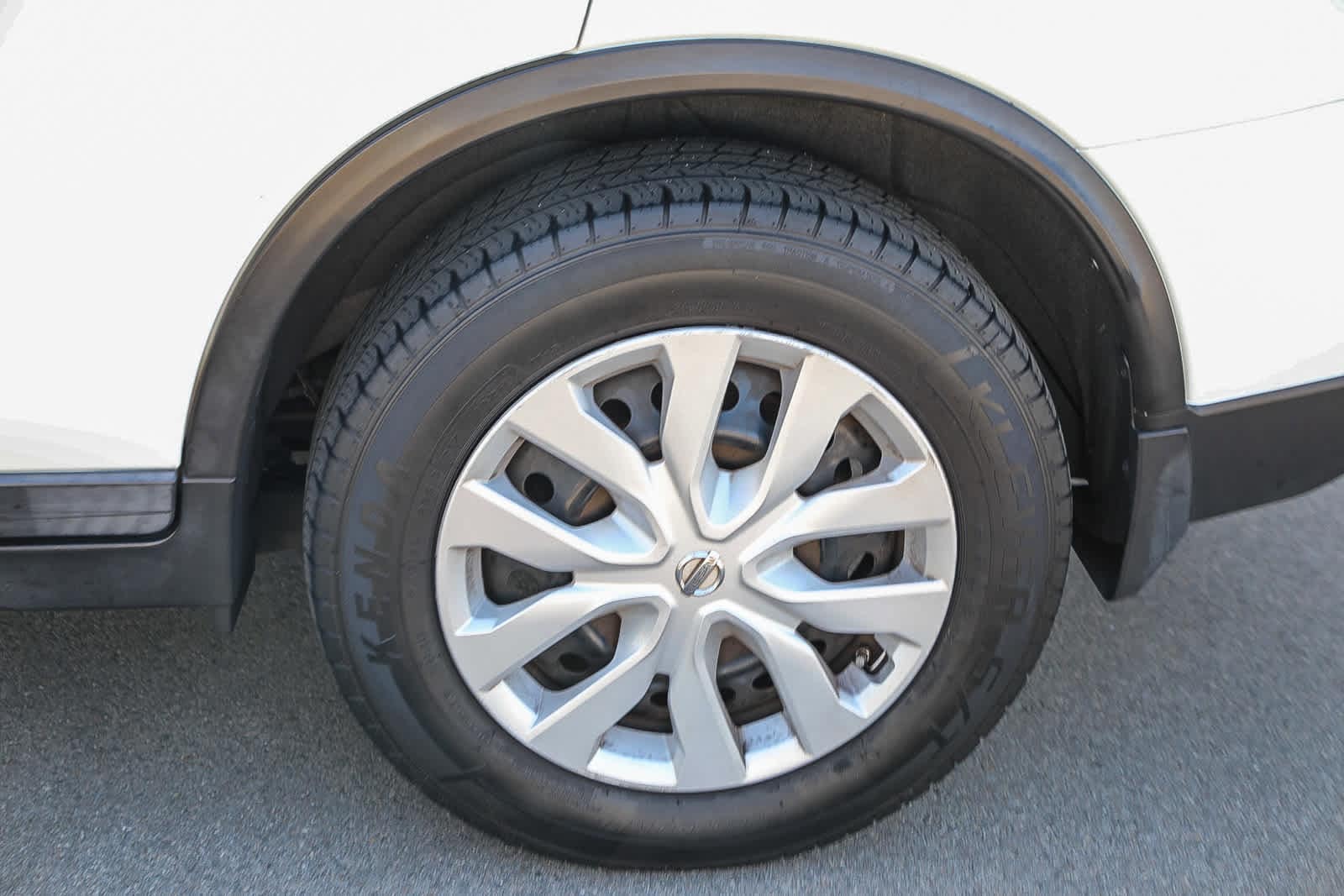 Thumbnail: 2016 Nissan Rogue - 9