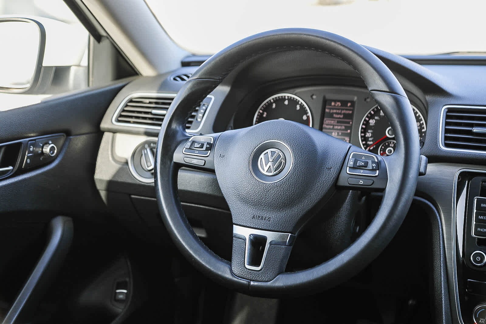 Thumbnail: 2014 Volkswagen Passat - 15